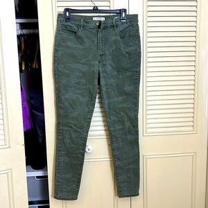 Women’s Sanctuary Jeans High Rise Skinny Fit - Cameo Pattern Sage Green Color